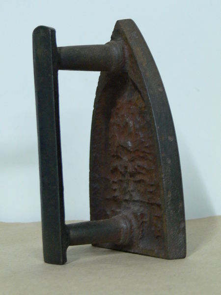 Fers � repasser anciens & supports 16 Plougoumelen (56)