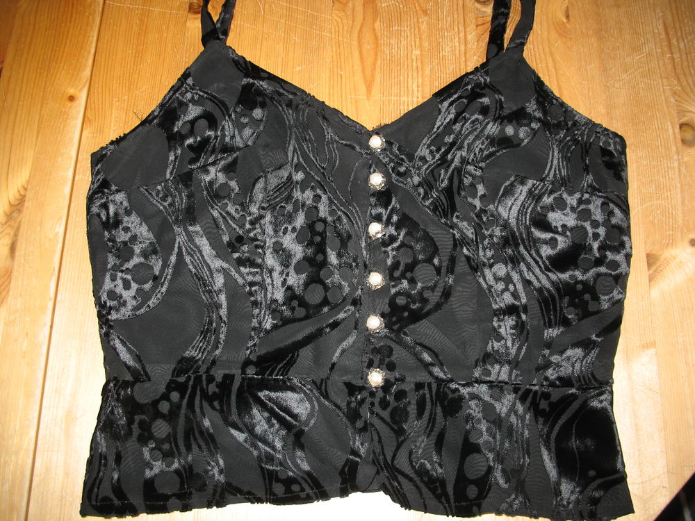 F�tes : Top court en velours - boutons anciens - T40 15 Antony (92)