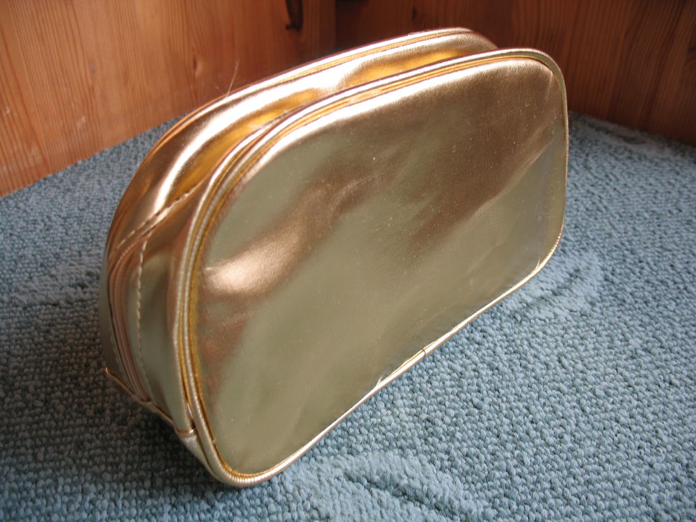 F�tes : Pochette de soir�e dor�e - NEUVE 6 Antony (92)