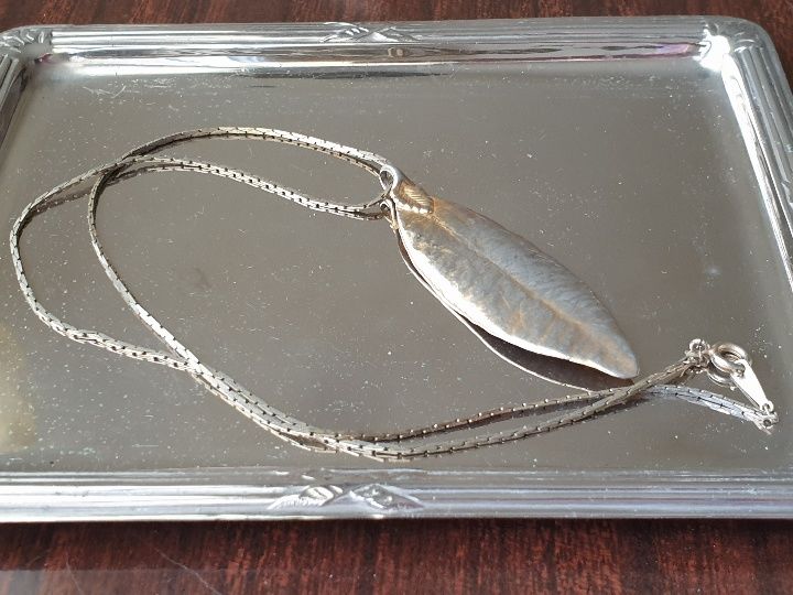 Feuille dor�e pendentif avec chaine dor�e 9 Antony (92)