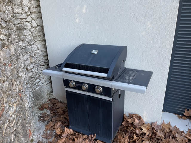 BBQ 3 Feux GAZ ( � nettoyer ) 100 Marseille 13 (13)