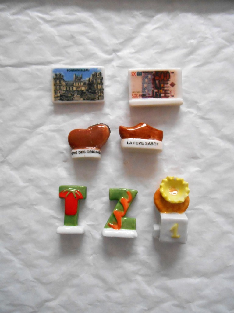 Lot de 7 F�ves en C�ramique Vari�es 3 Villejuif (94)