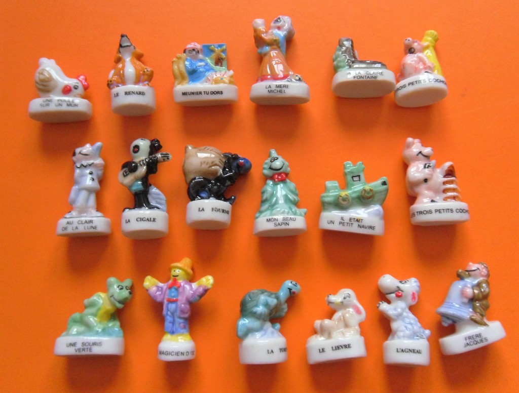 Lot de 18 F�ves en porcelaine � th�me Fable de la Fontaine 9 Villejuif (94)