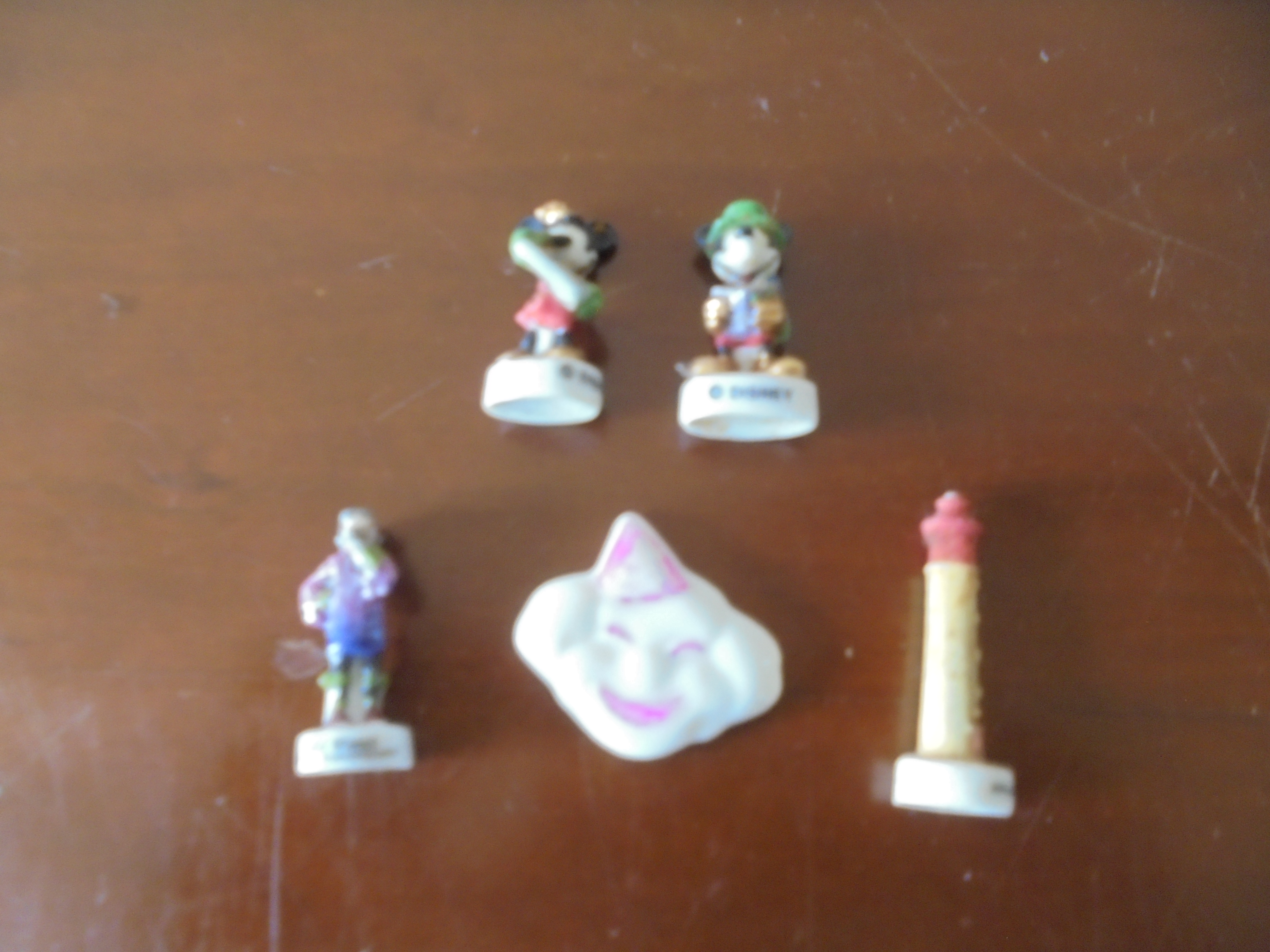 Lot de 5 f�ves (28a) 1 Tours (37)