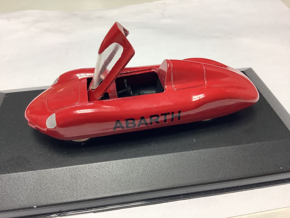 FI�T ABARTH voiture miniature. 8 Al�s (30)