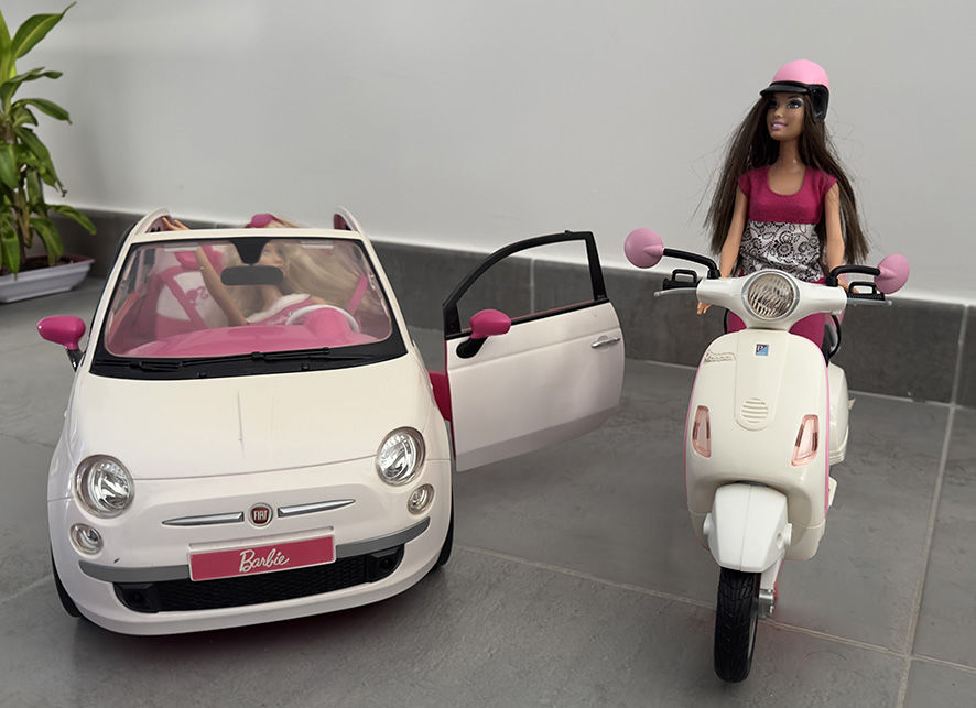  La Fiat 500 de Barbie  et  Le scooter de Barbie  110 Aulnay-sous-Bois (93)