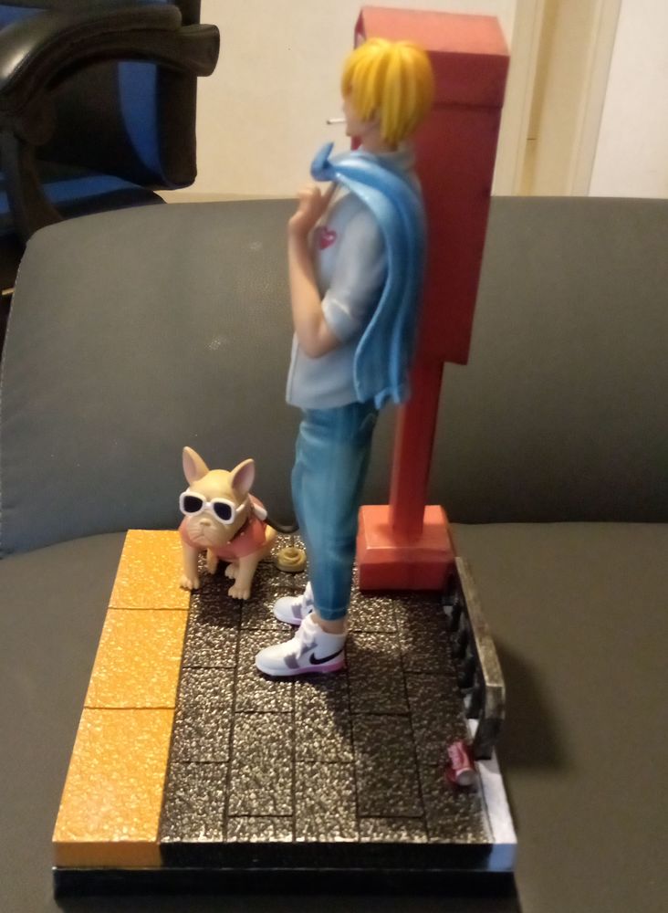 Figurine 25cm  tr�s bon �tat, avec sa bo�te. 0 Airvault (79)