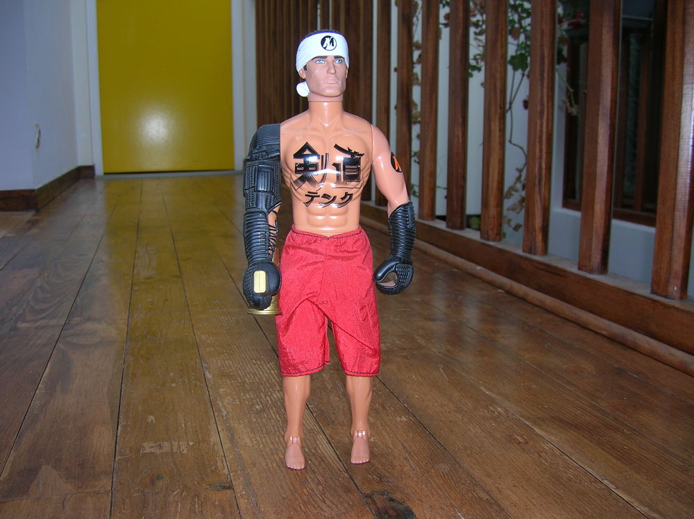 Figurine  Action Man  karat� 10 V�lizy-Villacoublay (78)