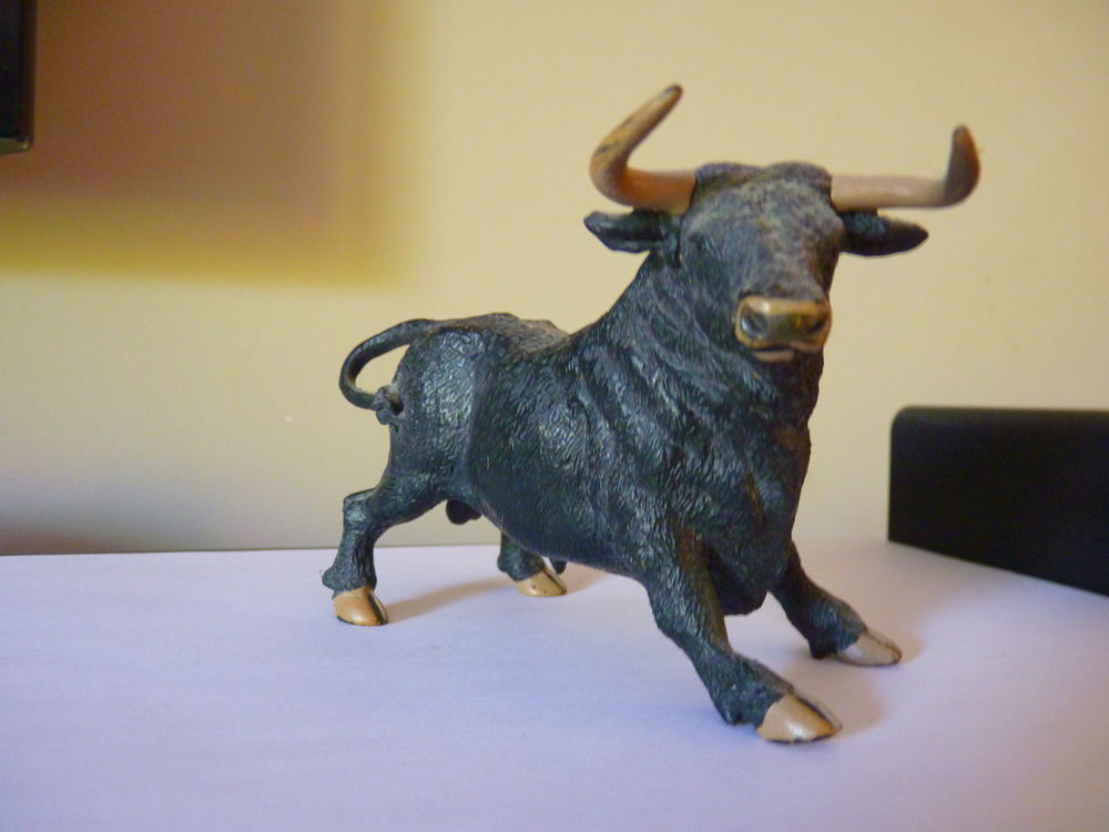 figurine animaux collection papo taureau noir andalou TBE 5 Brienne-le-Château (10)