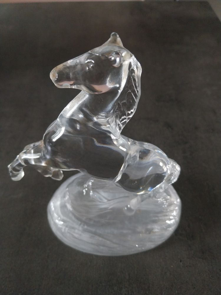 Figurine en cristal d'Arques un cheval un presse-papier vint 25 Montigny-sur-Avre (28)