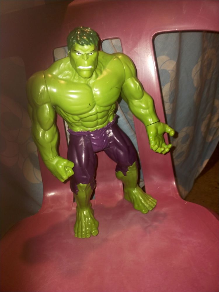 figurine HULK 30cm
5 Mirecourt (88)