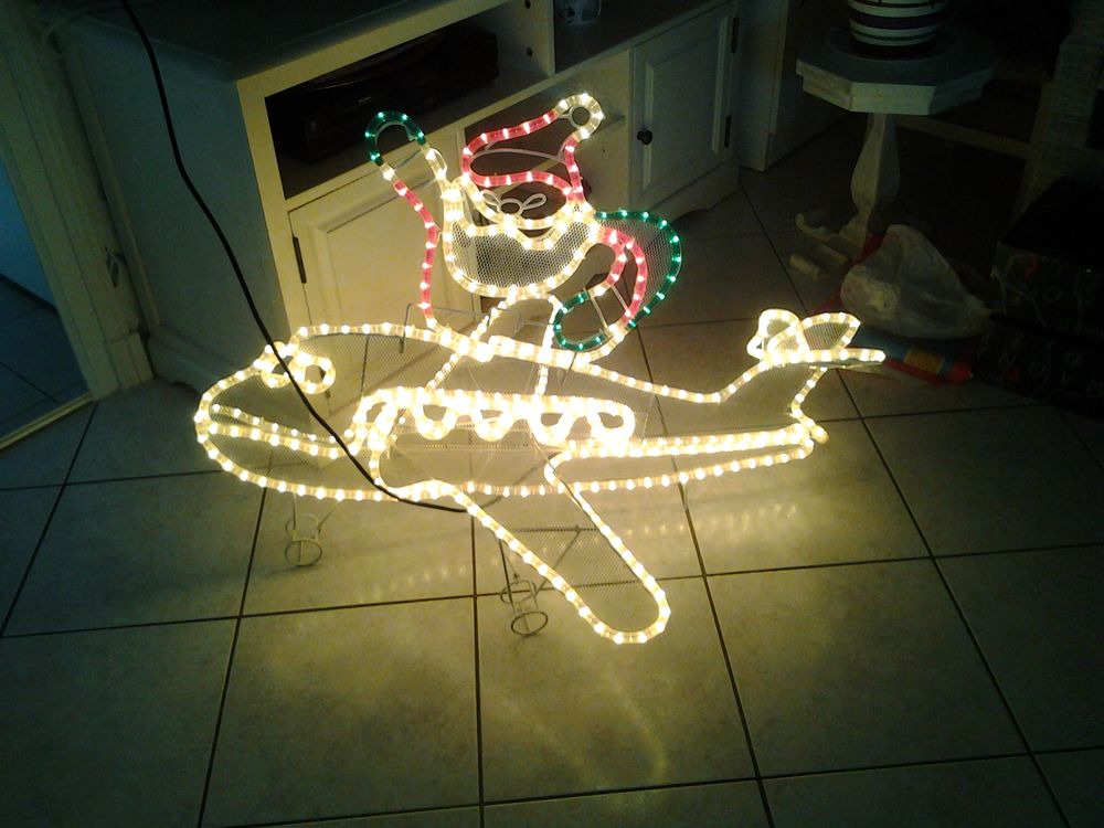 figurine de noel ext�rieur repr�sentant un avion 20 Marans (17)