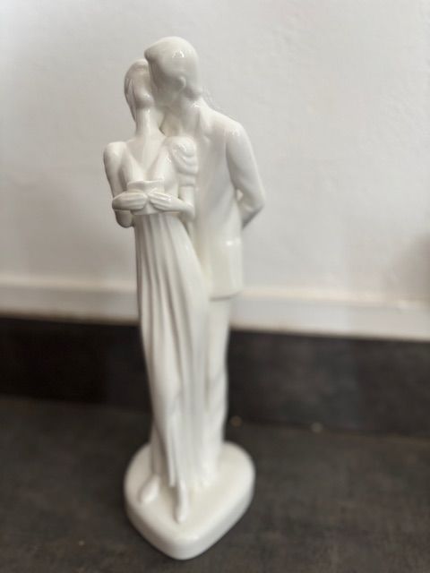 Figurine Porcelaine Royal Doulton 40 Saint-R�my-de-Provence (13)