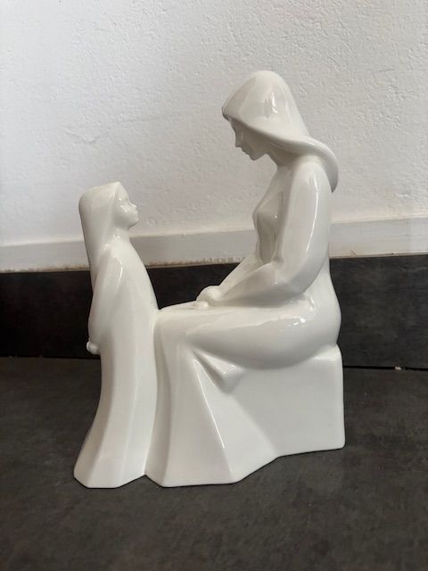 Figurine Porcelaine Royal Doulton 40 Saint-R�my-de-Provence (13)