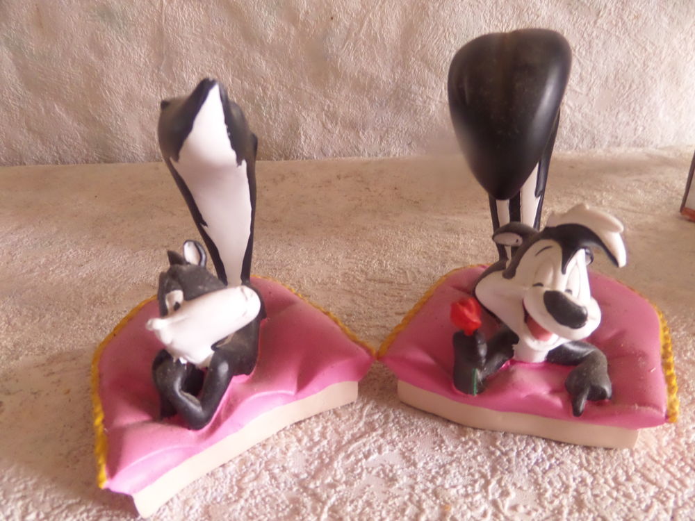 figurine WARNER BROS
PENELOPE la chatte et PEPE le putois 15 Lyon 8 (69)
