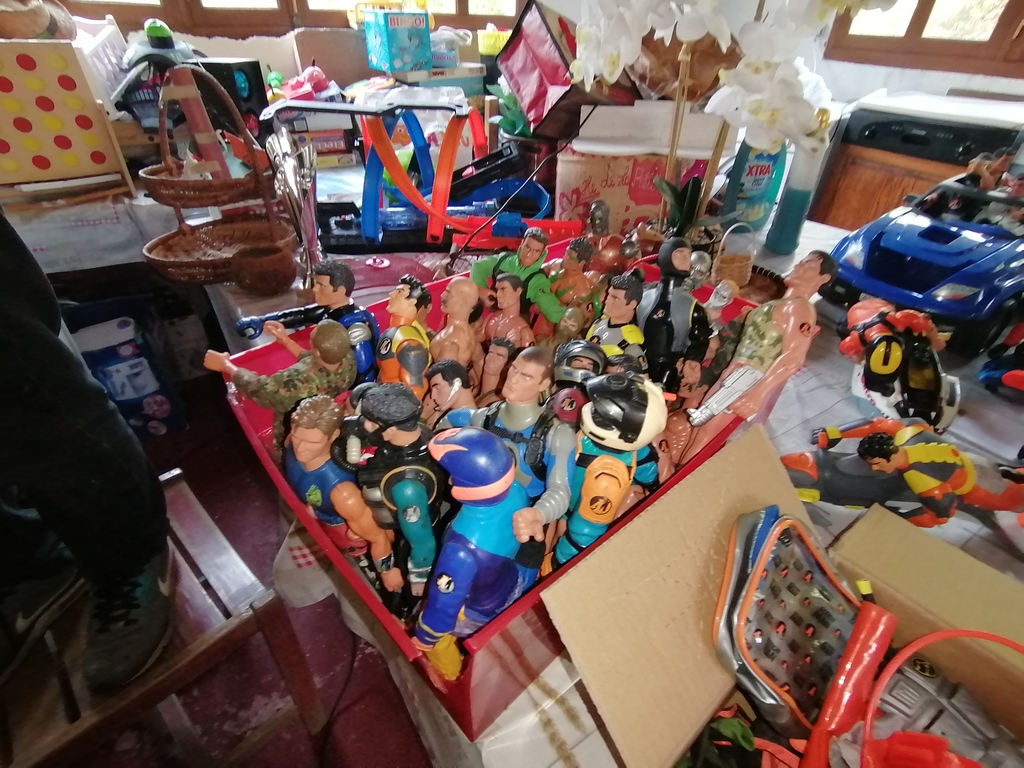 Lot de figurines action man 210 Ainay-le-Ch�teau (03)