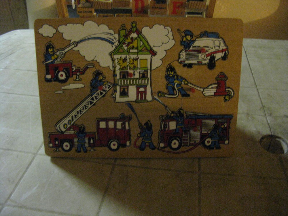 Figurines en bois. 10 Issou (78)