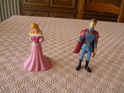 LOT FigurineS Disney Aurore philippe manga japon store parc 12 F�ves (57)