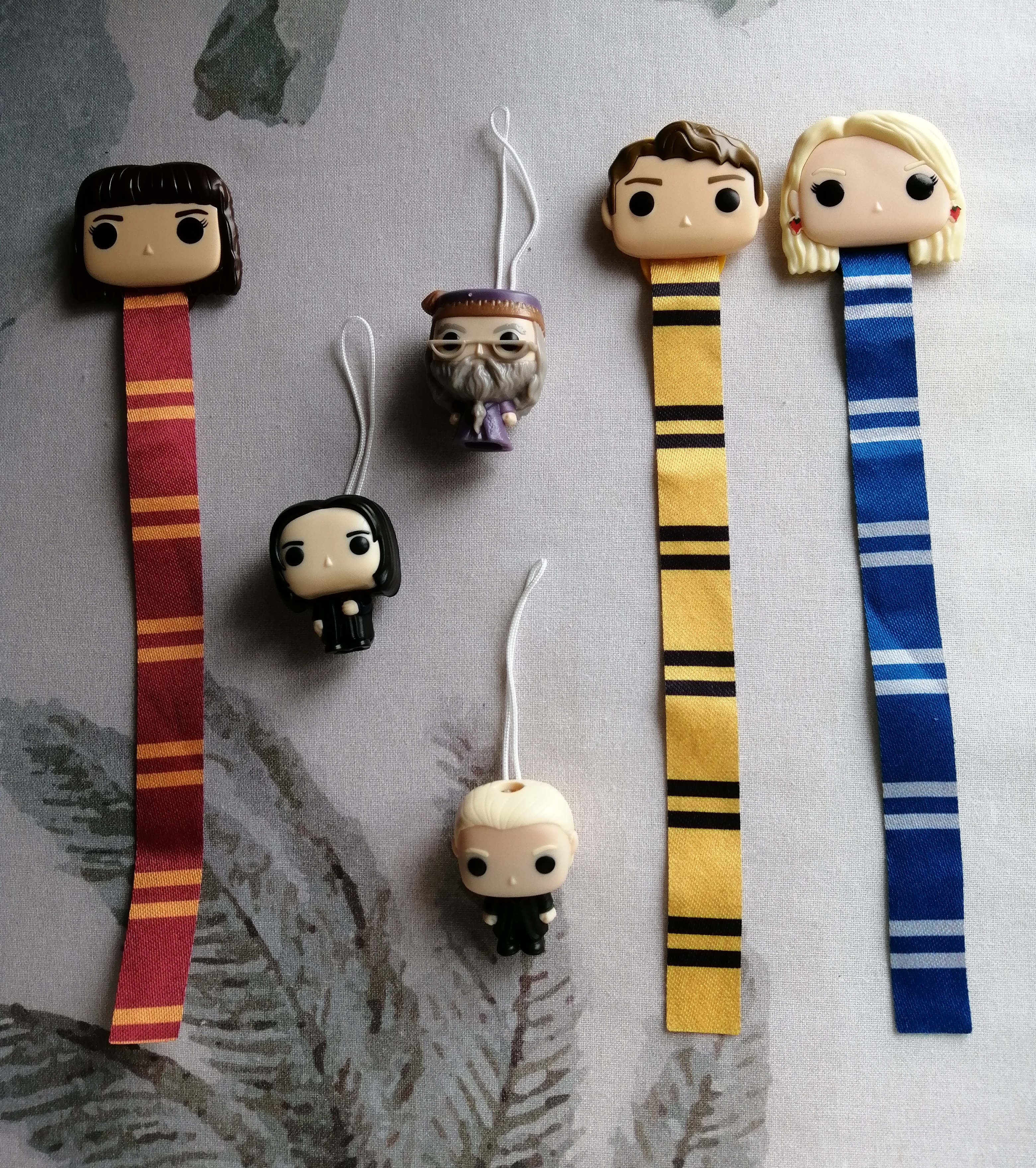 LOT de 3 FIGURINES et 3 MARQUE-PAGES HARRY POTTER KINDER JOY 7 Nevers (58)