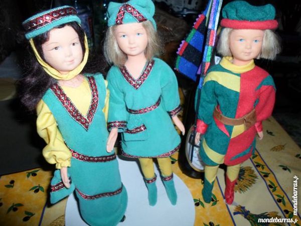 3 figurines m�di�vales en habit du moyen �ge 50 Am�lie-les-Bains-Palalda (66)