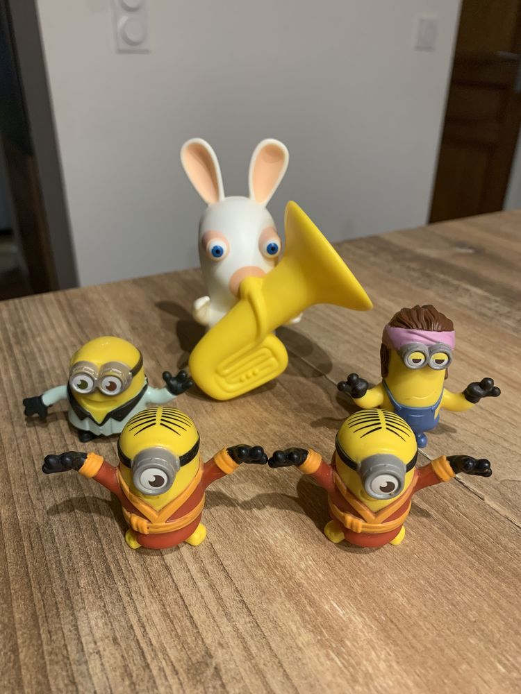 5 Figurines     Minions    6 Saleilles (66)