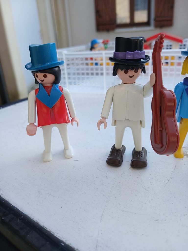 Lot figurines Playmobil musiciens 15 Cou�ron (44)