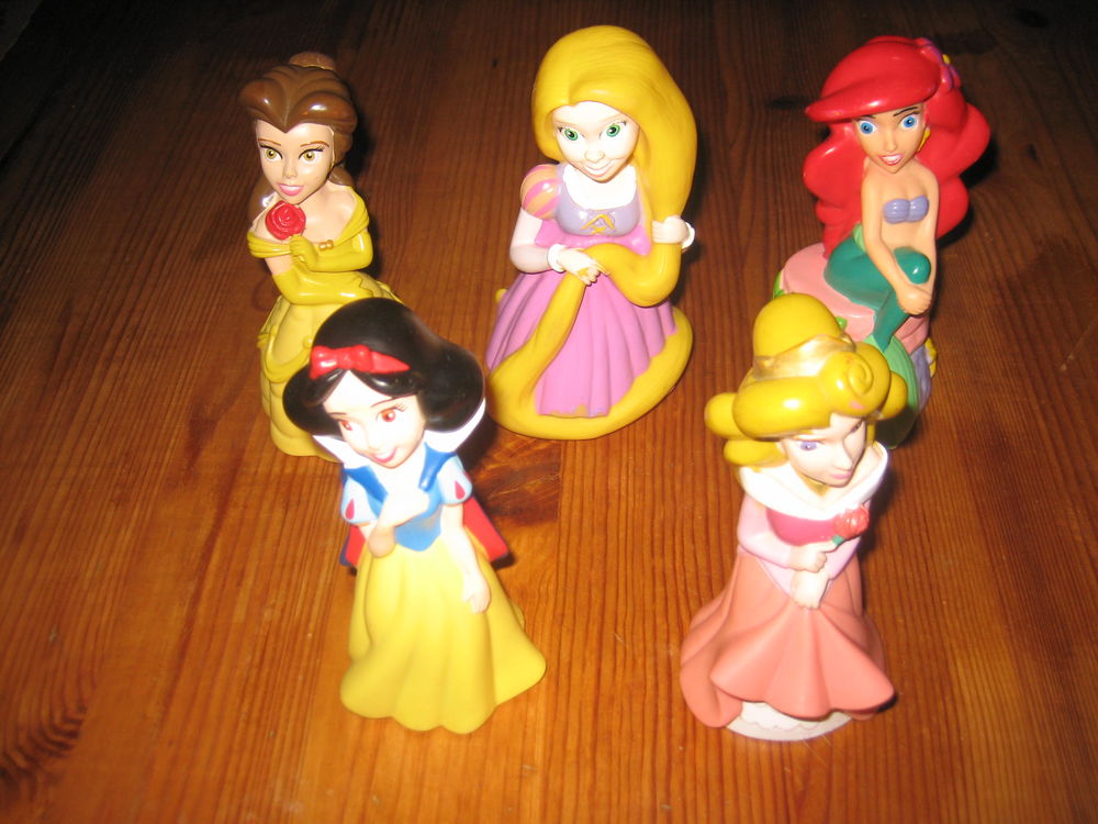 lot 5 figurines princesses DISNEY 12 cm 10 Cézy (89)