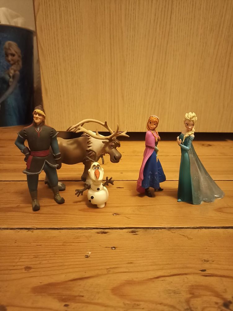 Lot de 5 figurines La reine des neiges 25 Haillicourt (62)