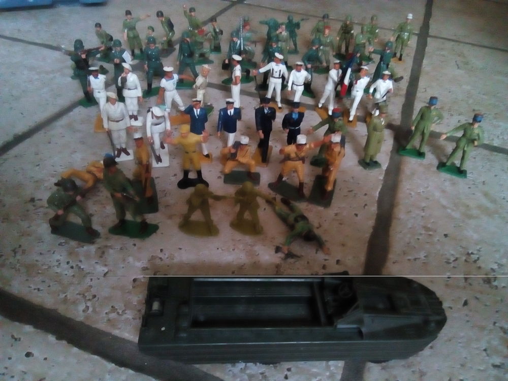 Figurines soldats ann�es 1970 plus v�hicule 825 Dinky Toys 39 Lay-Saint-Christophe (54)