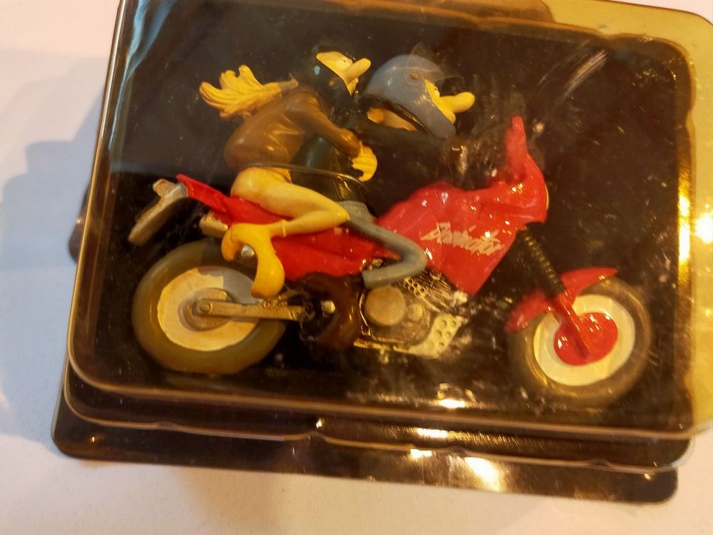 figurines Joe Bar Team neuves (10e l'une)
10 Mirecourt (88)