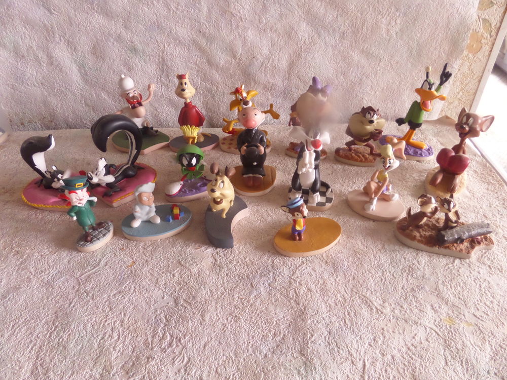 16  figurines WARNER BROS 7 Lyon 8 (69)