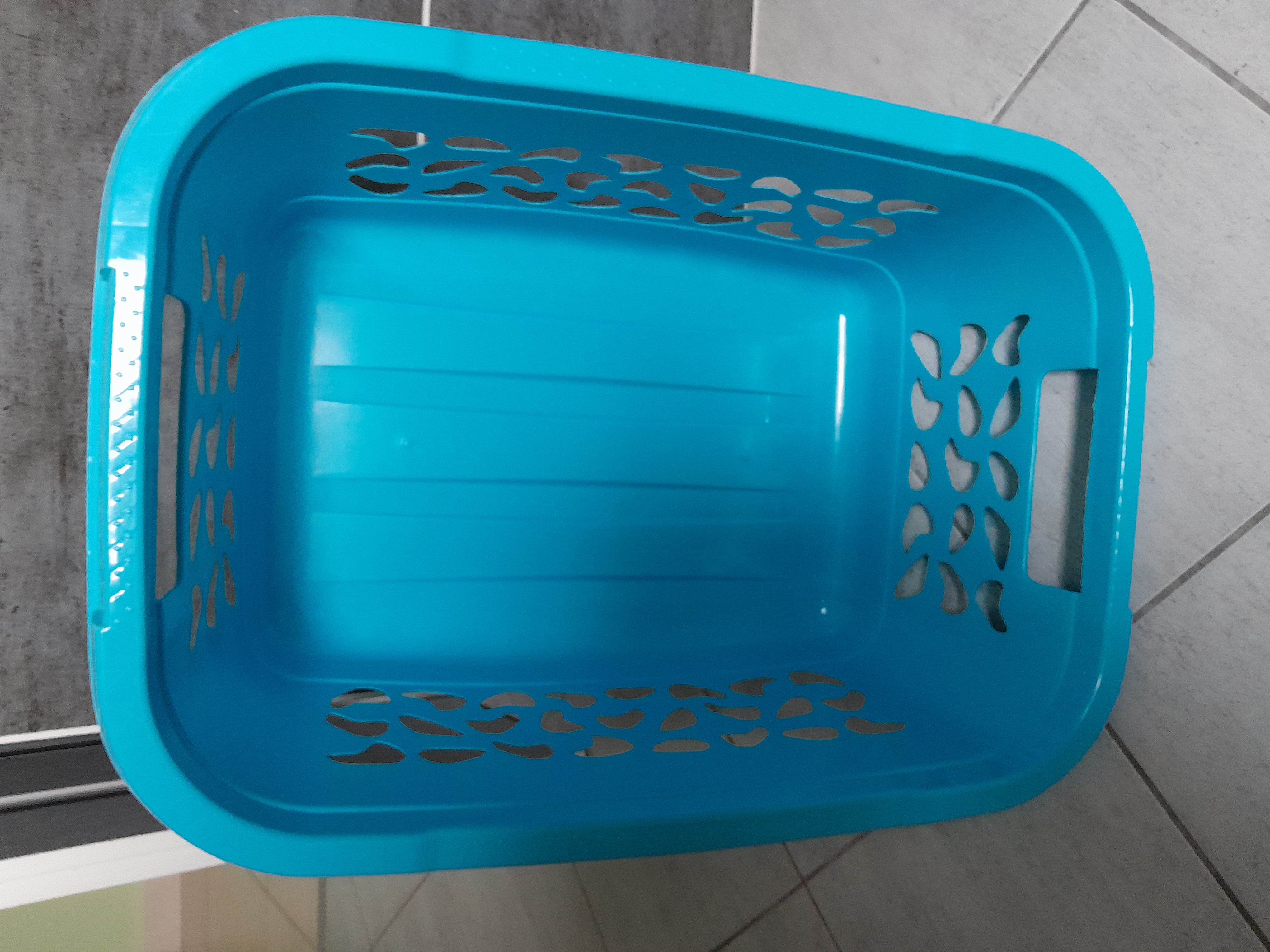 Ma fille cette tr�s belle corbeille � linge. 11 Saint-Yrieix-sur-Charente (16)