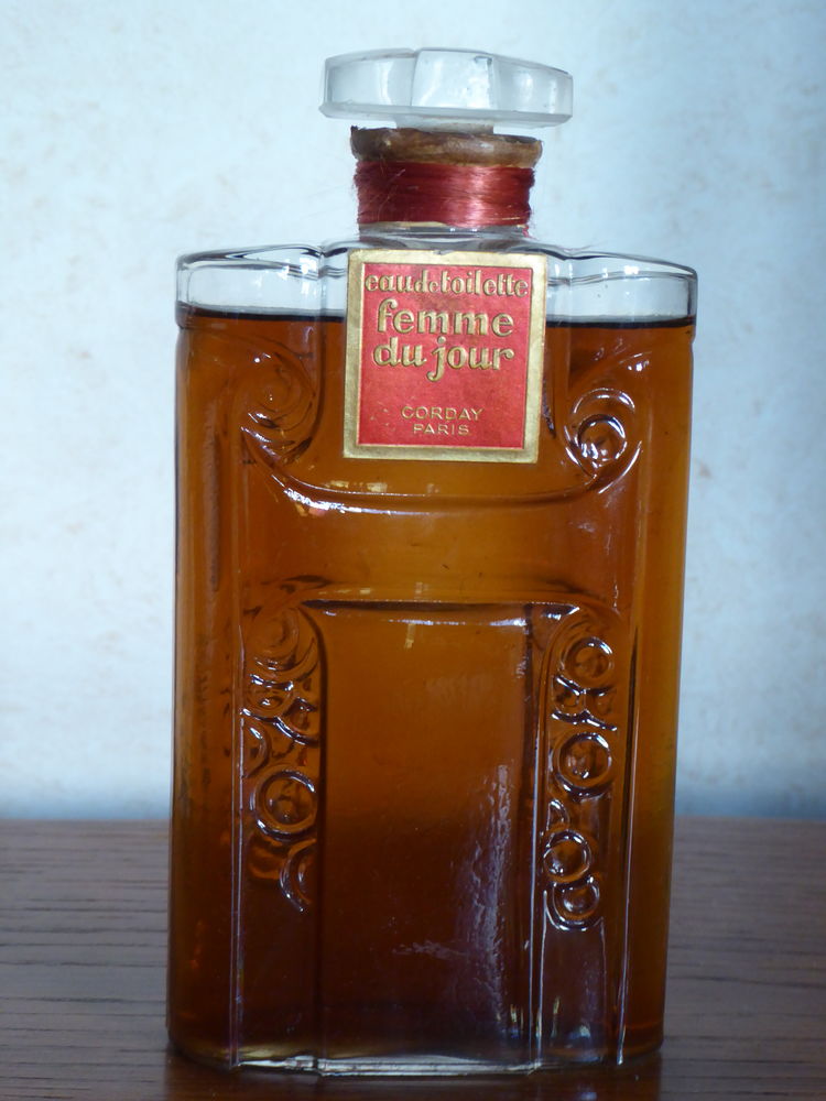 Flacon ancien FEMME DU JOUR CORDAY 60 Paris 6 (75)