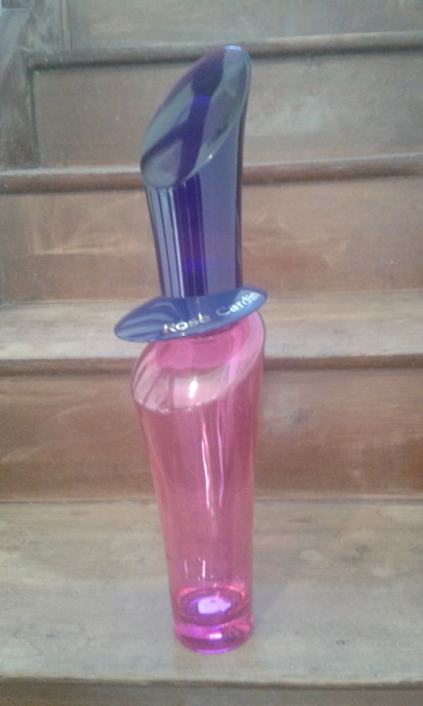 Flacon de d�monstration parfum Rose Cardin. Hauteur 46 cm 0 Kernevel (29)
