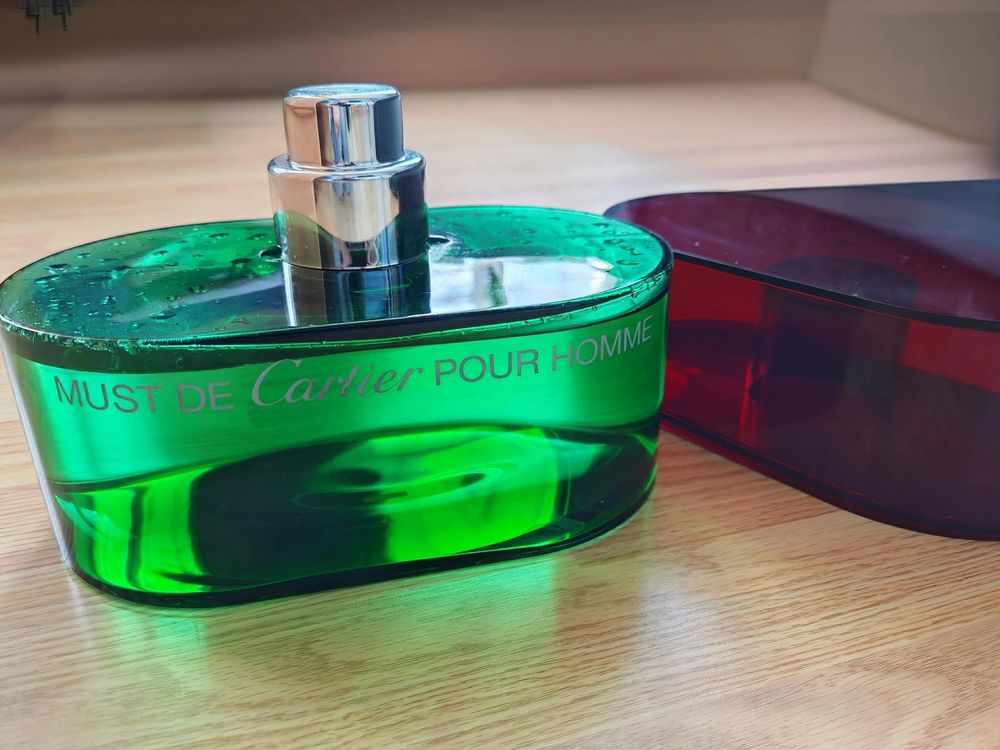 flacon g�ant factice parfum 550 Longeville-en-Barrois (55)