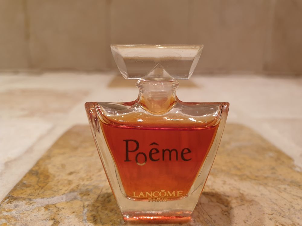 Flacon de parfum miniature 12 Paris 10 (75)