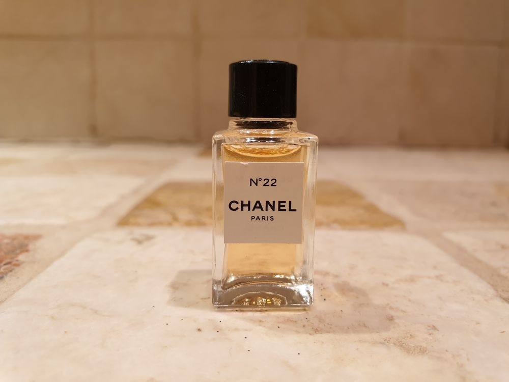 Flacon de parfum miniature 12 Paris 10 (75)