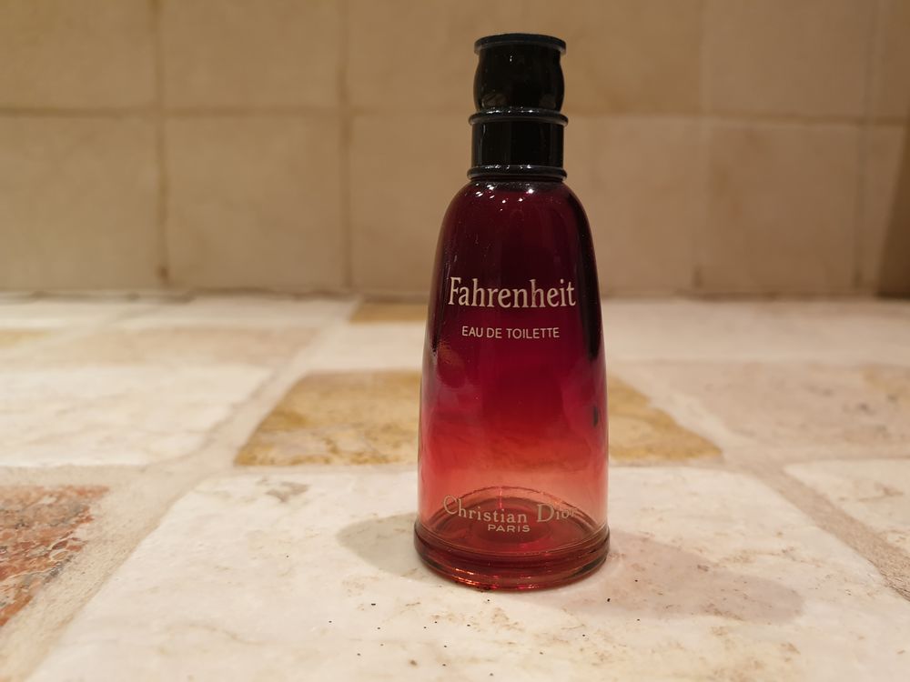 Flacon de parfum miniature 5 Paris 10 (75)