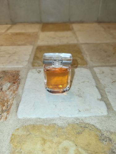 Flacon de parfum miniature 12 Paris 10 (75)