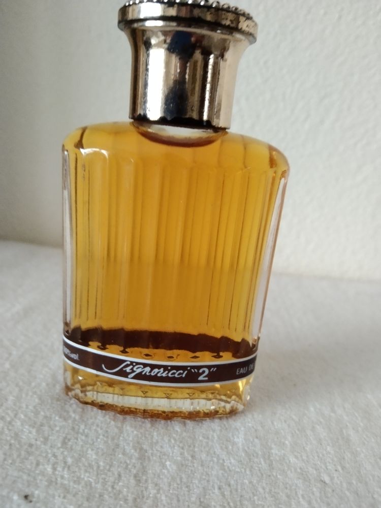Flacon de parfum Nina Ricci 12 S�v�rac-d'Aveyron (12)