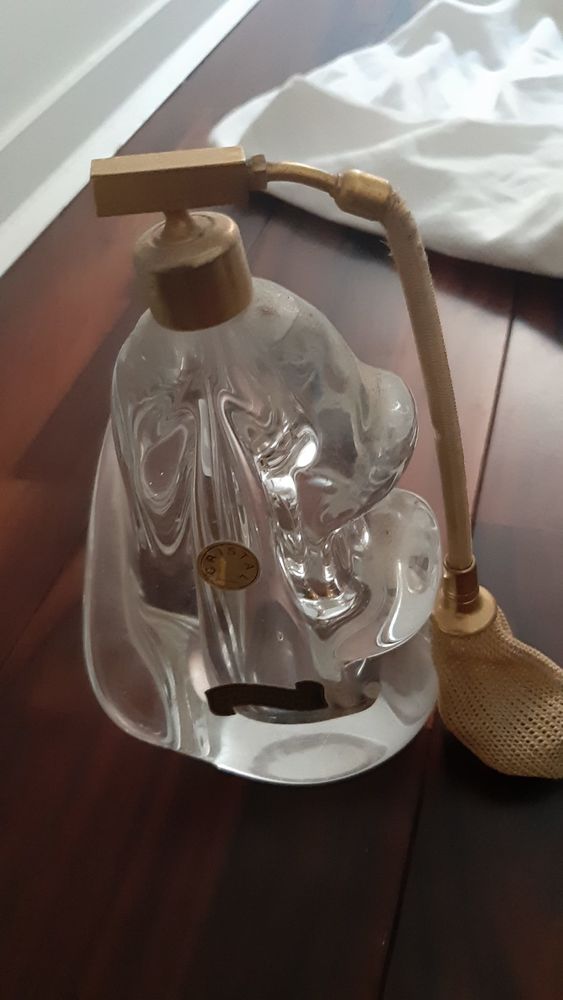 Flacon de parfum vaporisateur en cristal 20 Saint-Denis (93)