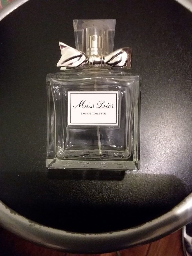 1 flacon de parfum vide
10 Digoin (71)