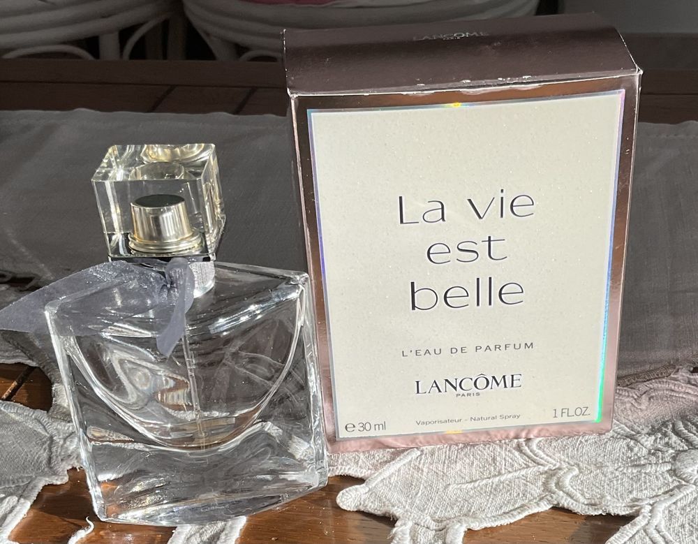 Un flacon d'eau de parfum vide 4 Vouneuil-sous-Biard (86)