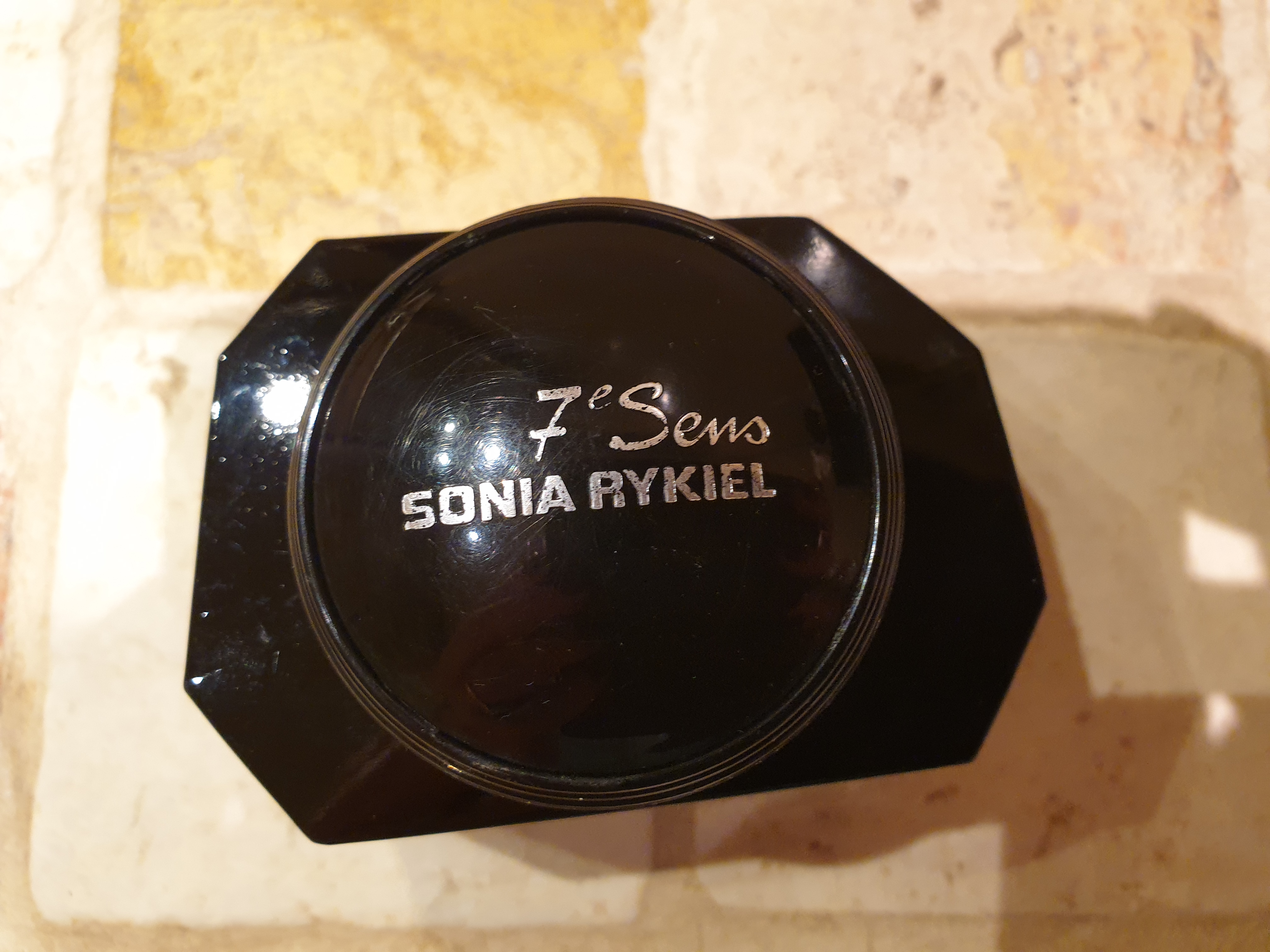 Flacon de parfum 10 Paris 10 (75)