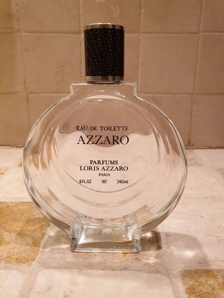 Flacon de parfum 15 Paris 10 (75)