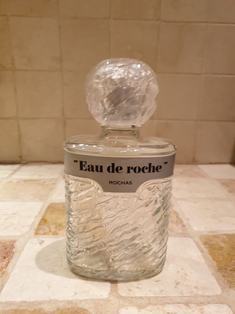 Flacon de parfum 20 Paris 10 (75)