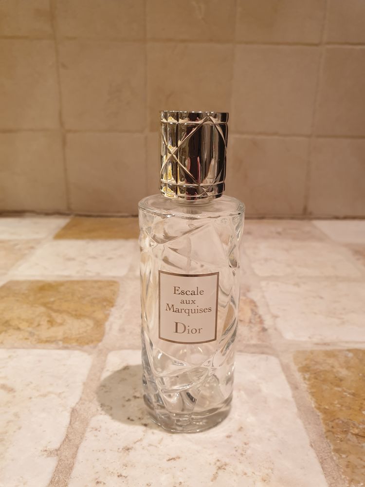 Flacon de parfum 10 Paris 10 (75)