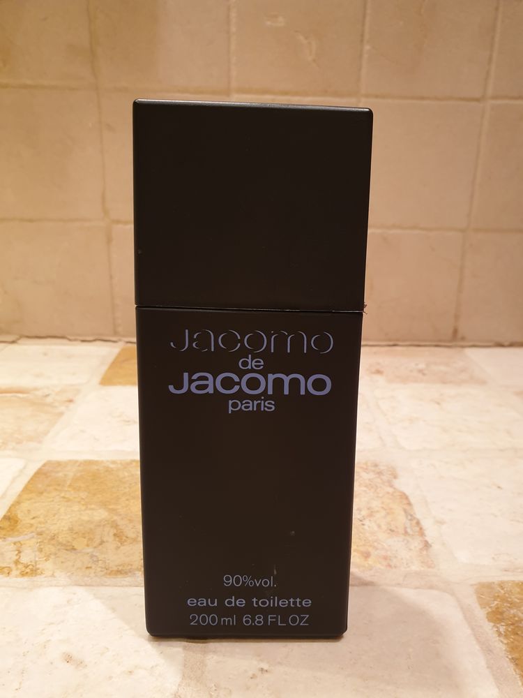 Flacon de parfum 20 Paris 10 (75)