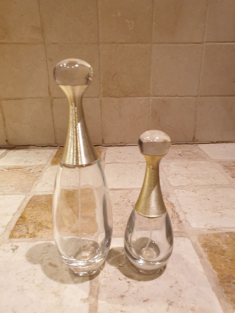 Flacon de parfum 15 Paris 10 (75)