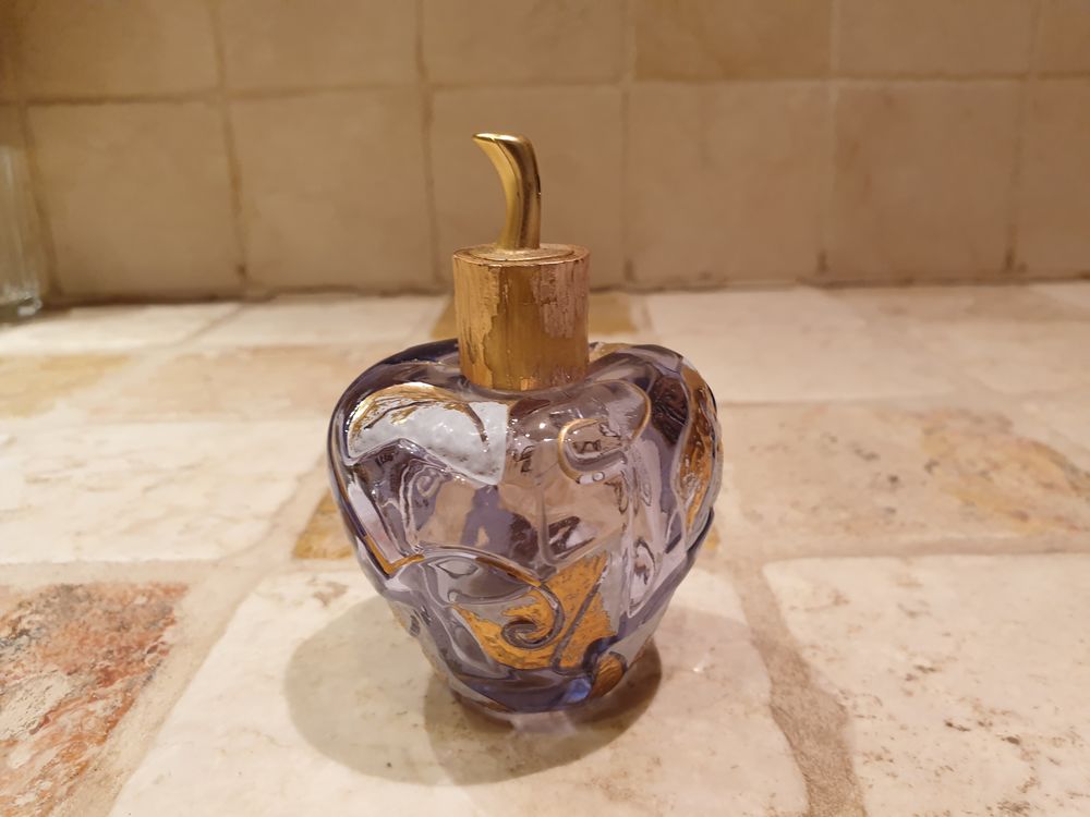 Flacon de parfum 12 Paris 10 (75)